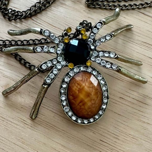 Jeweled Spider on 26" Chain (Halloween) - Picture 3 of 4